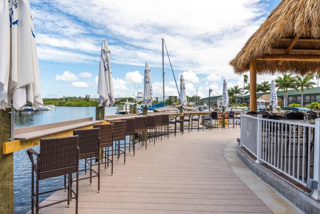 Waterfront, Pool, Tiki Bar & Grill, Gym, Location! Apartment Сарасота Екстериор снимка