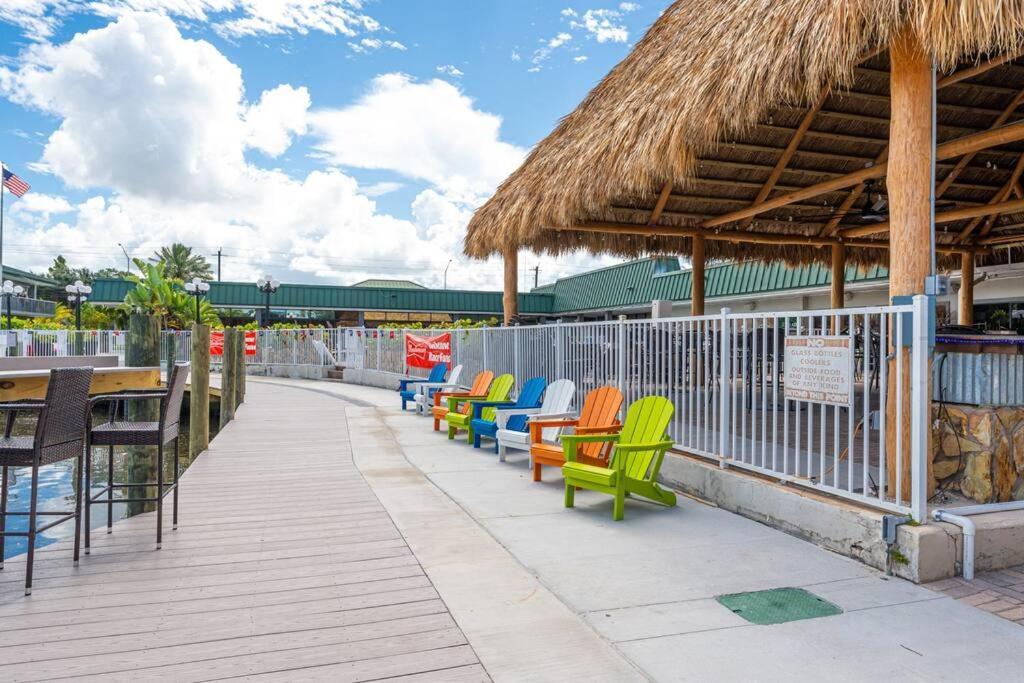 Waterfront, Pool, Tiki Bar & Grill, Gym, Location! Apartment Сарасота Екстериор снимка