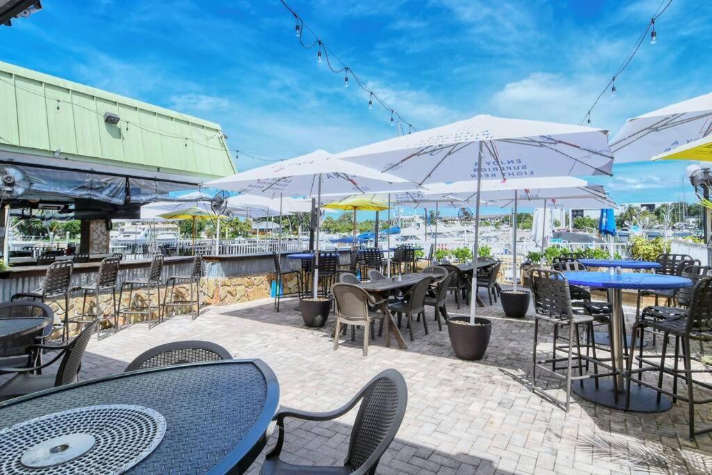 Waterfront, Pool, Tiki Bar & Grill, Gym, Location! Apartment Сарасота Екстериор снимка