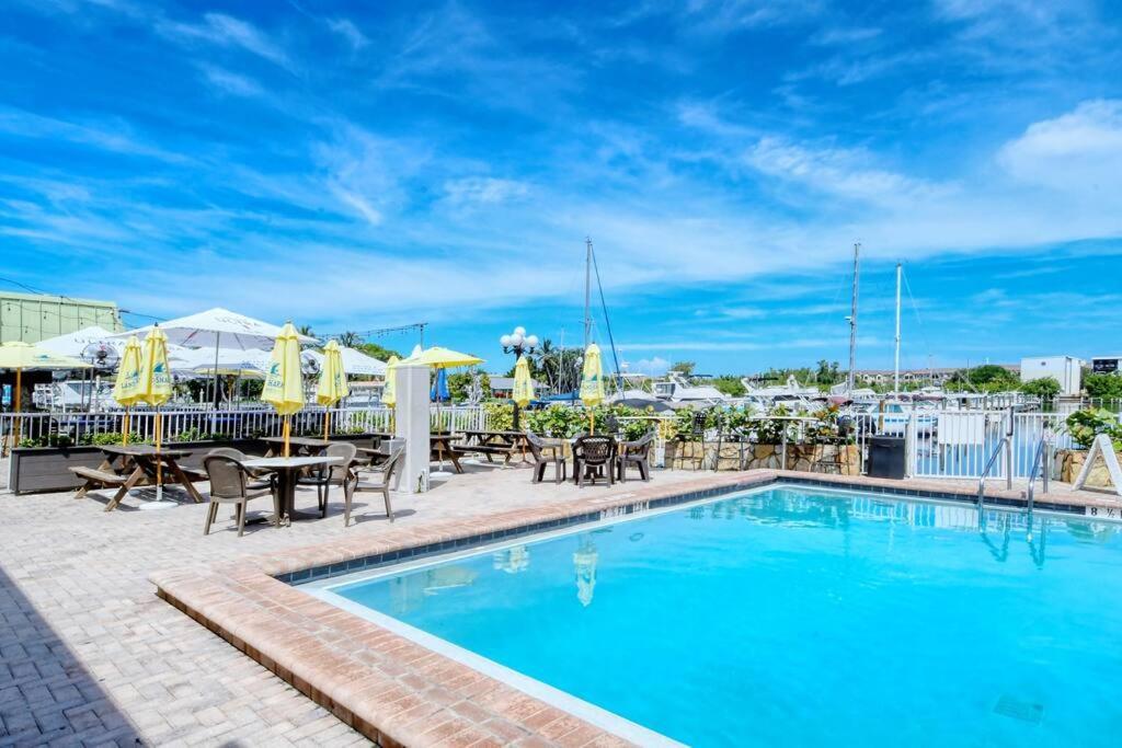Waterfront, Pool, Tiki Bar & Grill, Gym, Location! Apartment Сарасота Екстериор снимка